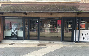 mairie de muret commerces lesavouret vitrine