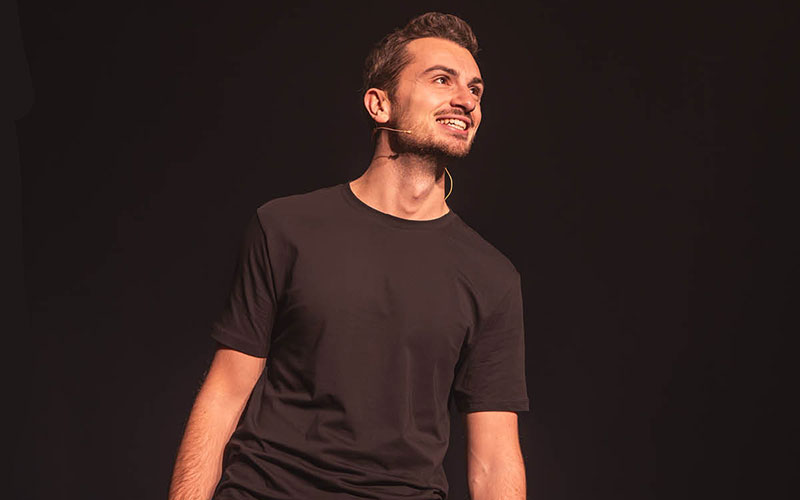 David Voinson en spectacle à Muret en 2025.